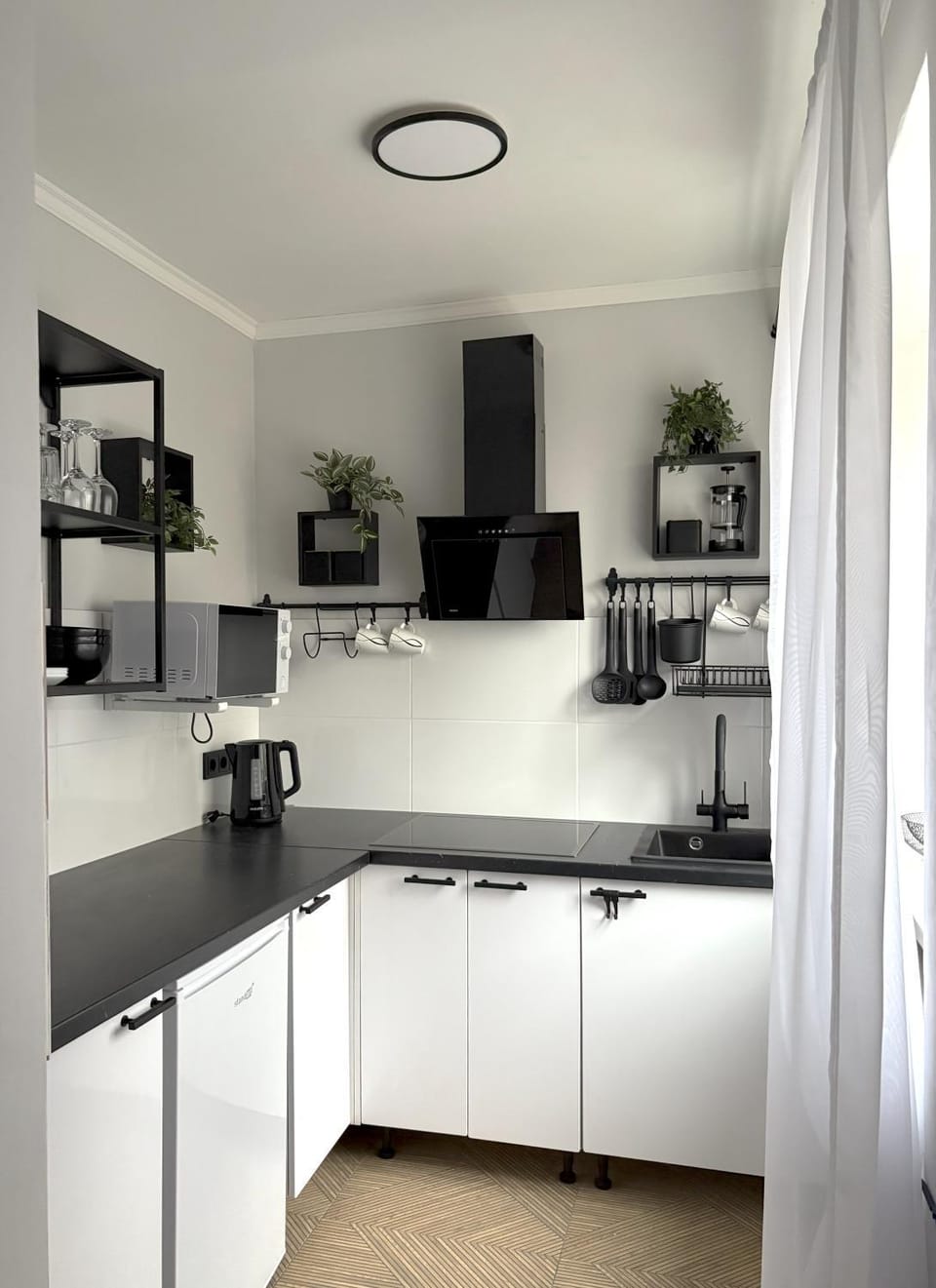 Kitchen or kitchenette, microwave, stove
