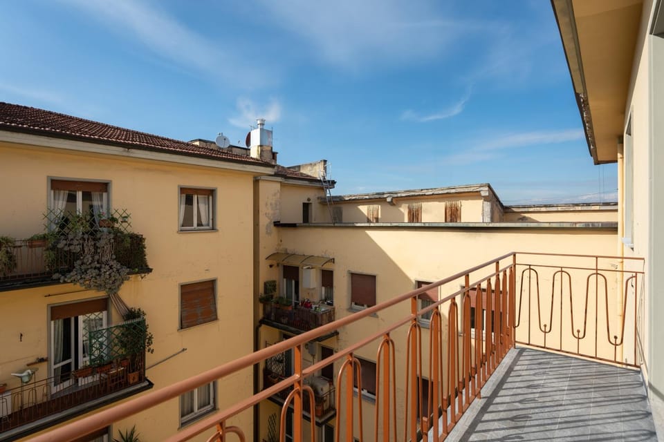 Property building, Day, View (from property/room), Balcony/Terrace