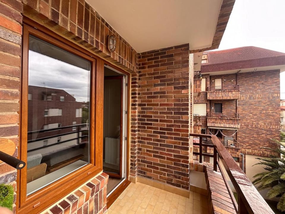 Taos Surf Shack Apartment in Cantabria