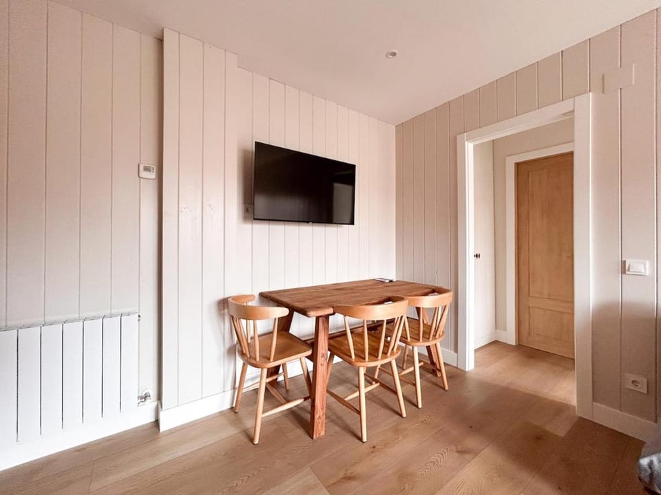 Taos Surf Shack Apartment in Cantabria