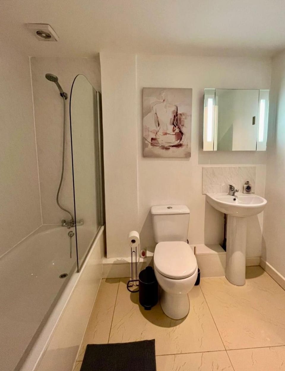 Modern Flat overlooking High St Apartment in Andover