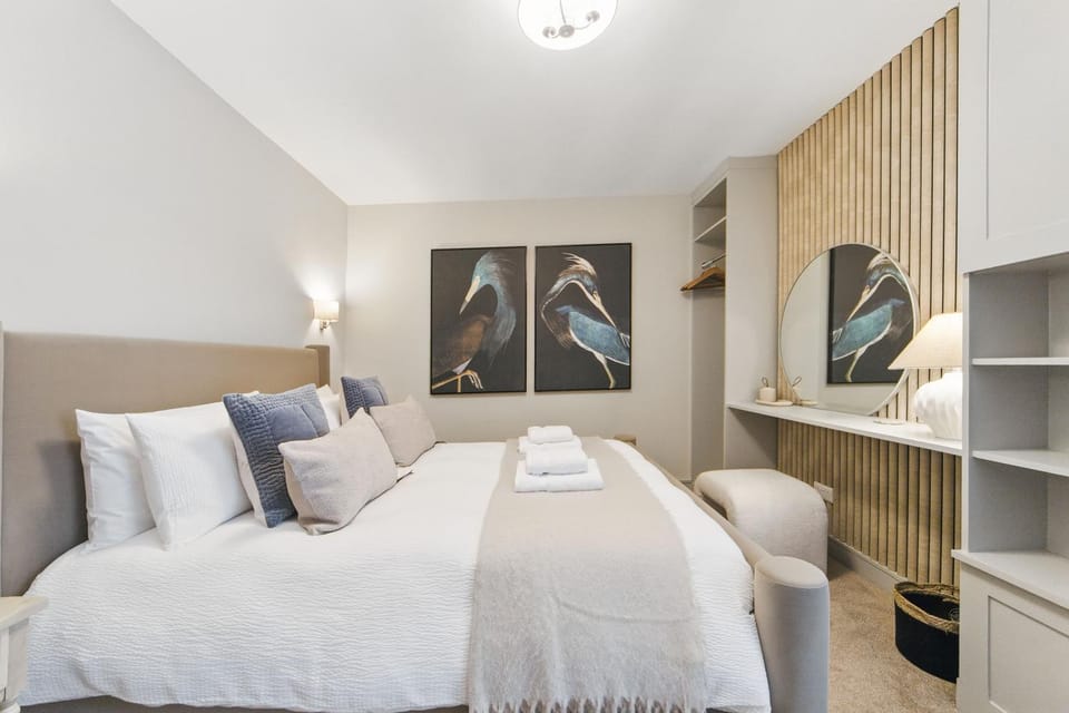 Bed, Bedroom, towels, wardrobe