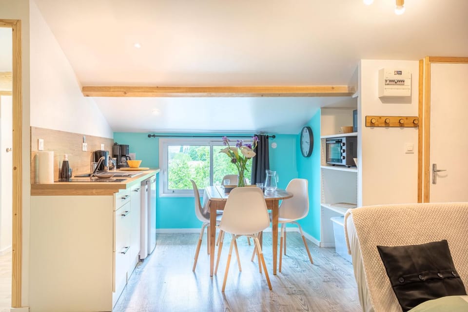 Property building, Kitchen or kitchenette, Living room