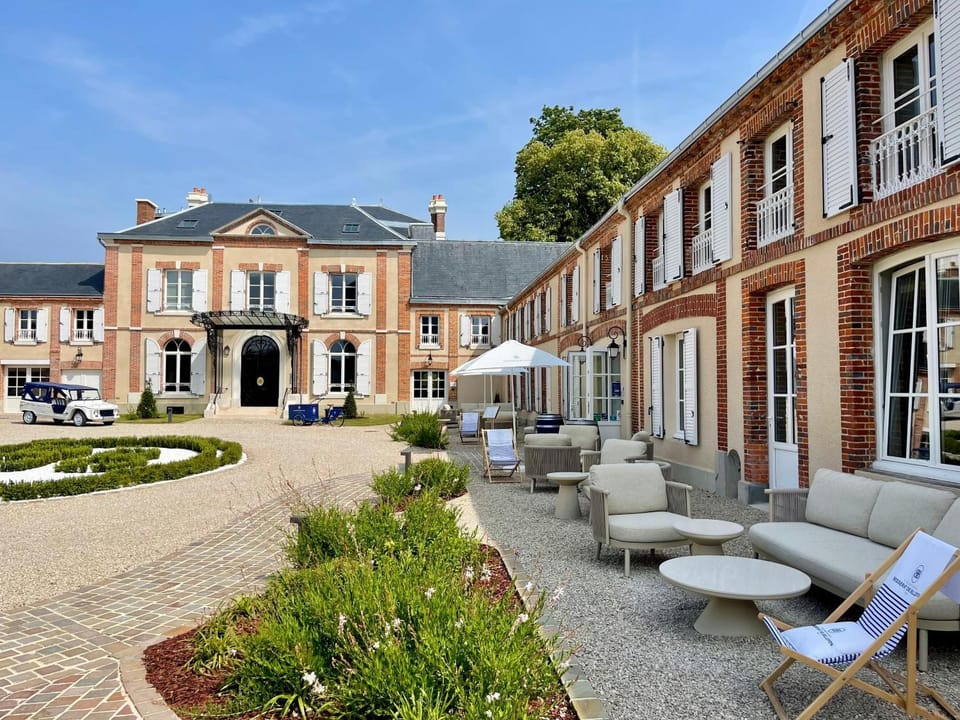 Property building, Patio, Inner courtyard view