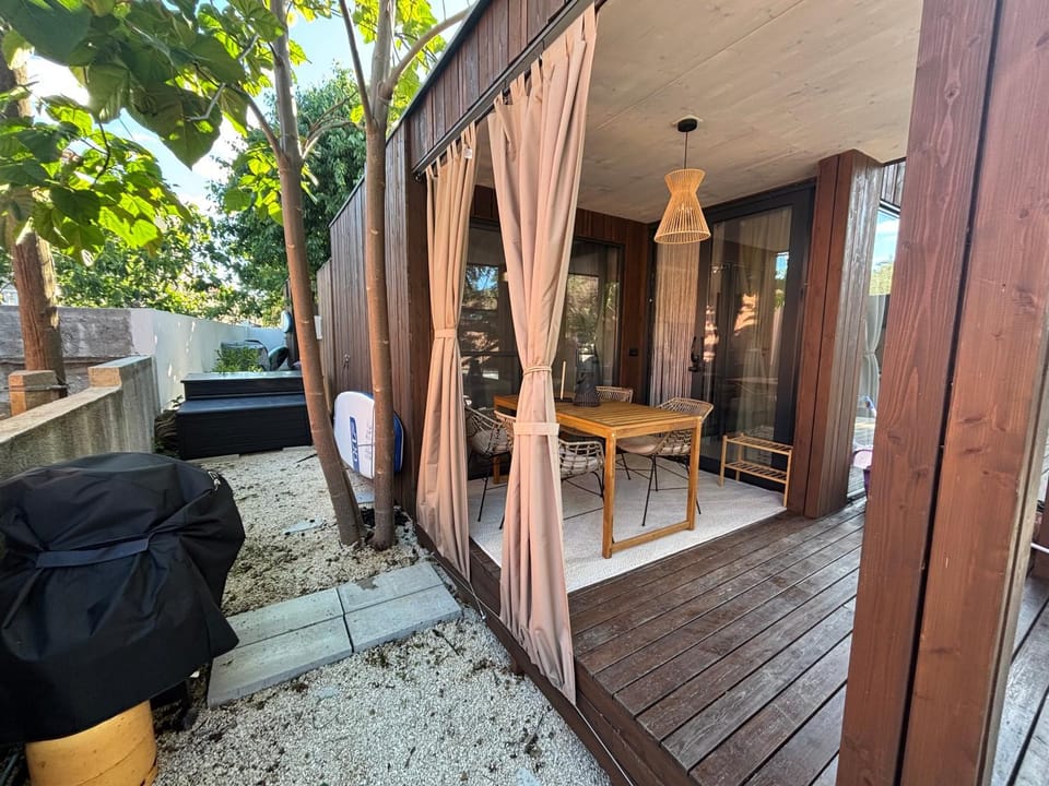 BBQ facilities, Balcony/Terrace, Seating area
