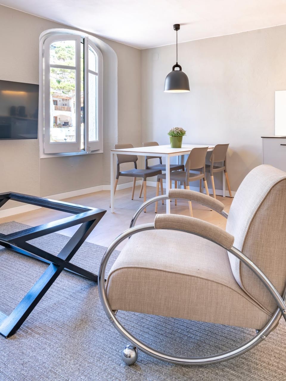 TV and multimedia, Living room, Seating area, Dining area