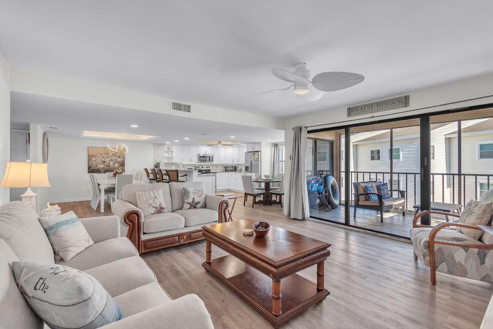 Sea Club #46 - Coastal Gem House in Indian Shores