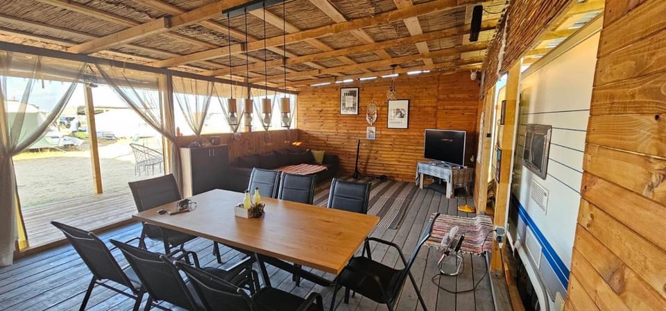 Communal lounge/ TV room, TV and multimedia, Living room, Seating area, Dining area, Evening entertainment