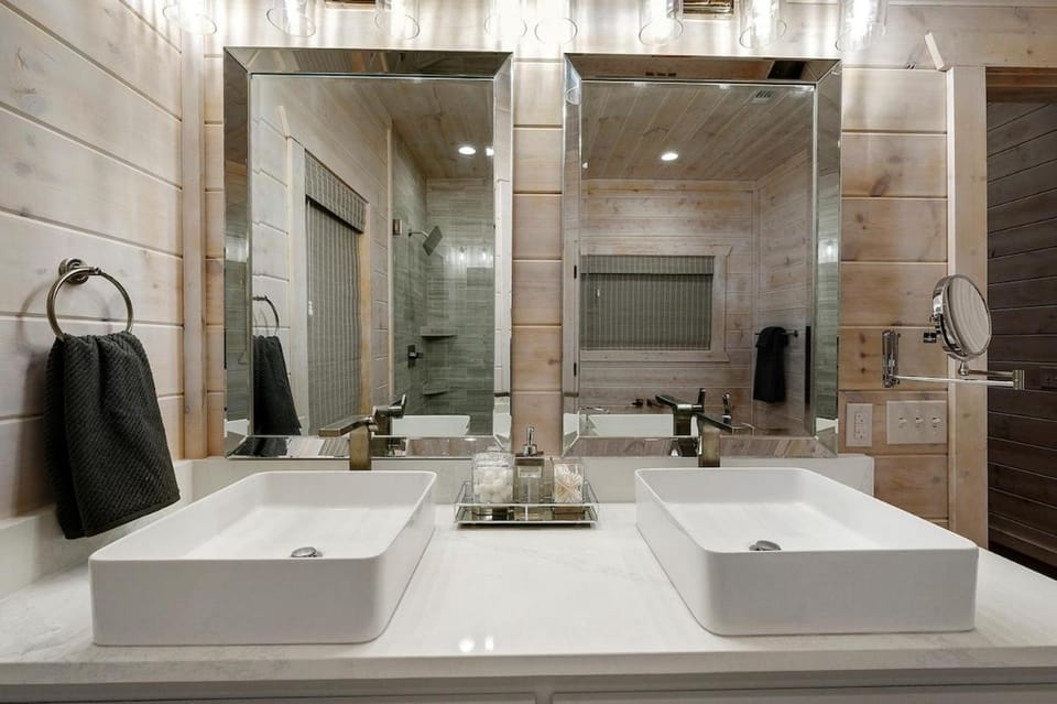 The Modern Luxurious Mystic Love Cabin Cabin in Broken Bow