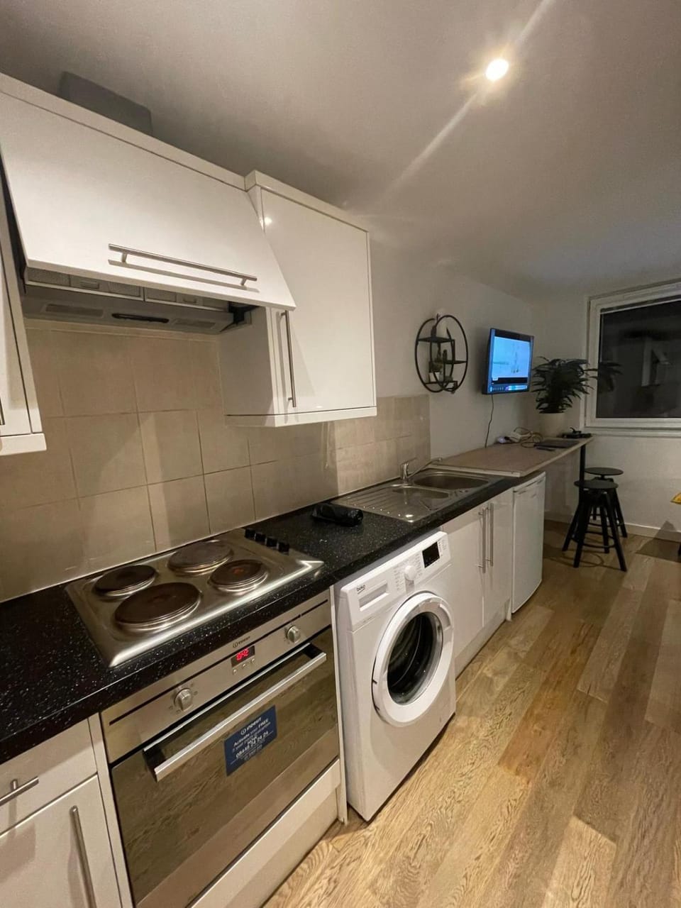 Studio Flat with Parking Off High St Apartment in Andover