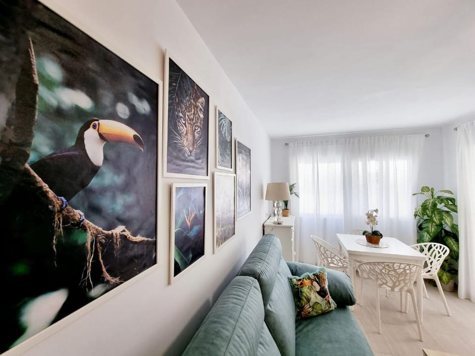 Living room, Dining area