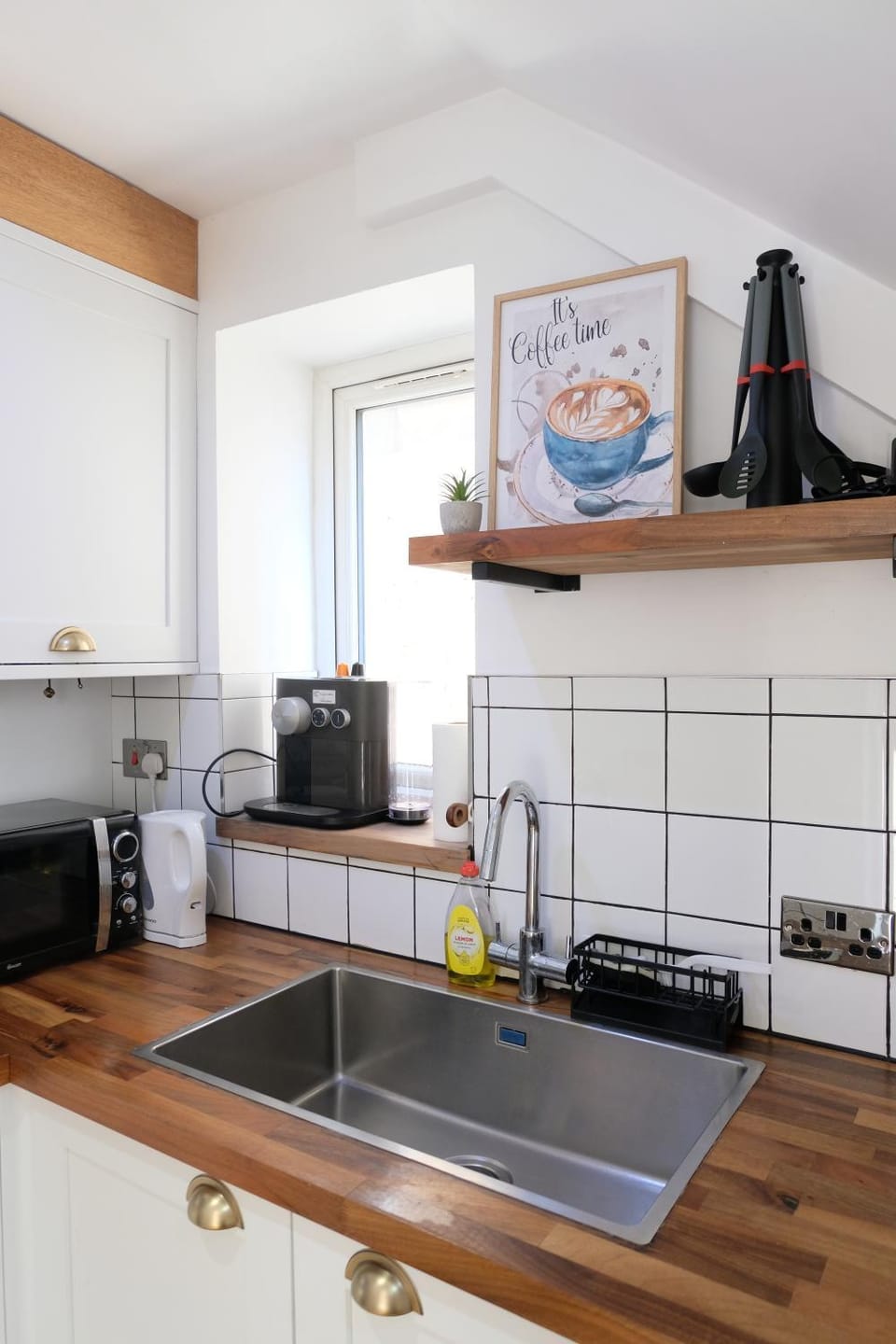 Kitchen or kitchenette, dishwasher, stove, toaster