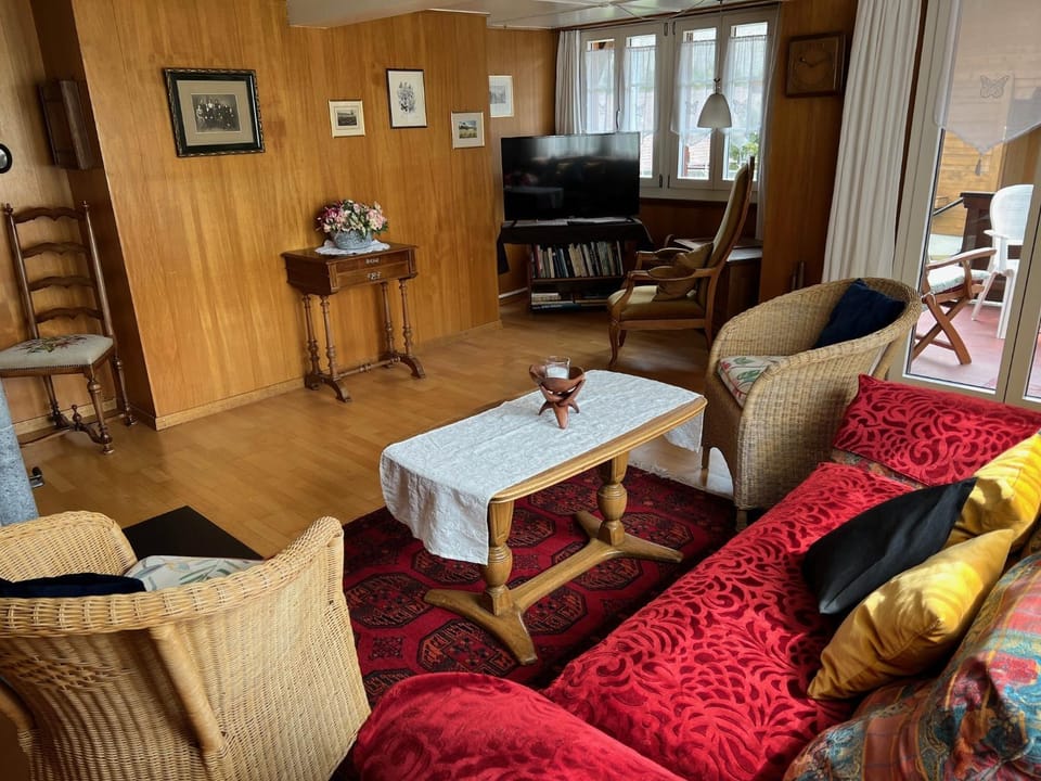 Communal lounge/ TV room, TV and multimedia, Living room, Seating area