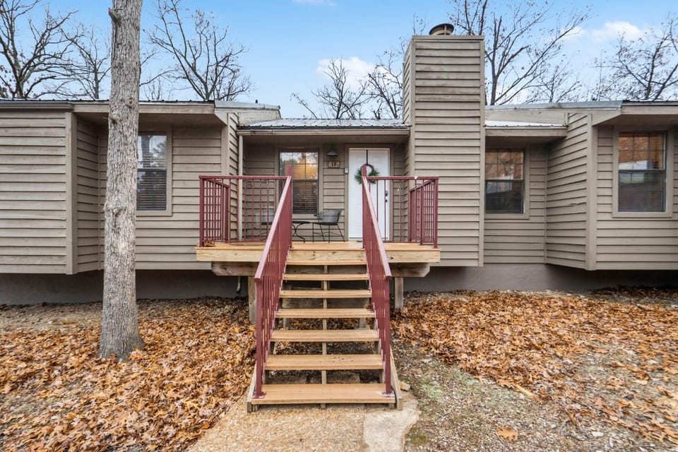 Ozark Ridge 18 House in Table Rock Lake
