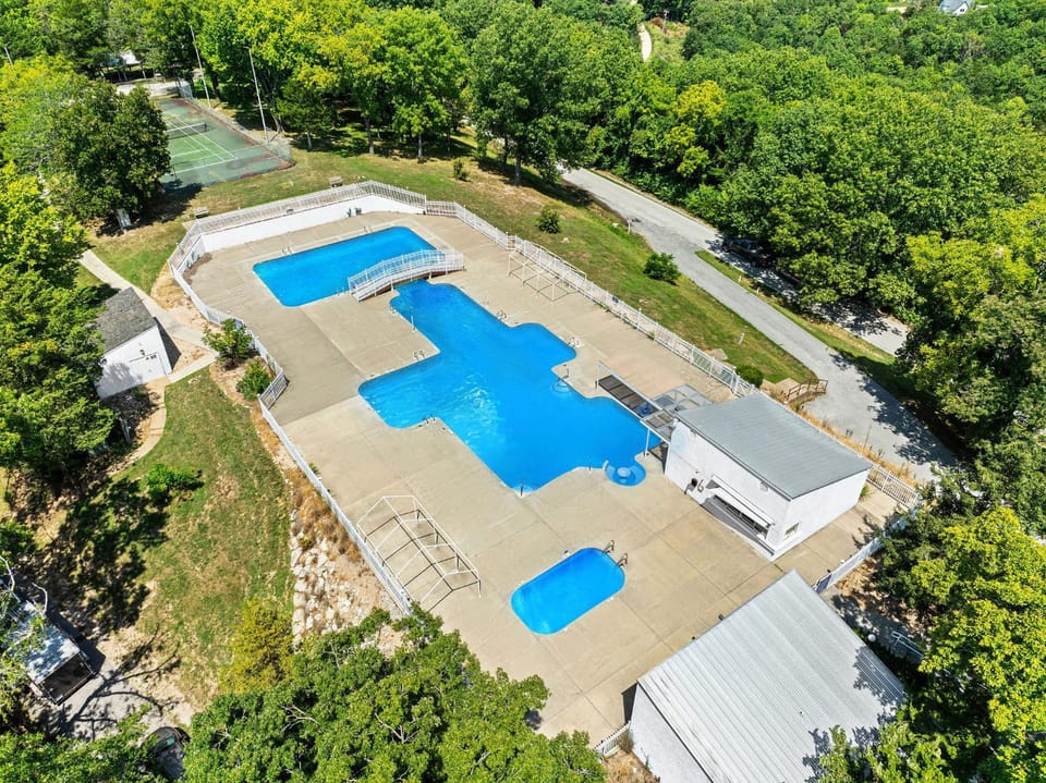 Ozark Ridge 18 House in Table Rock Lake