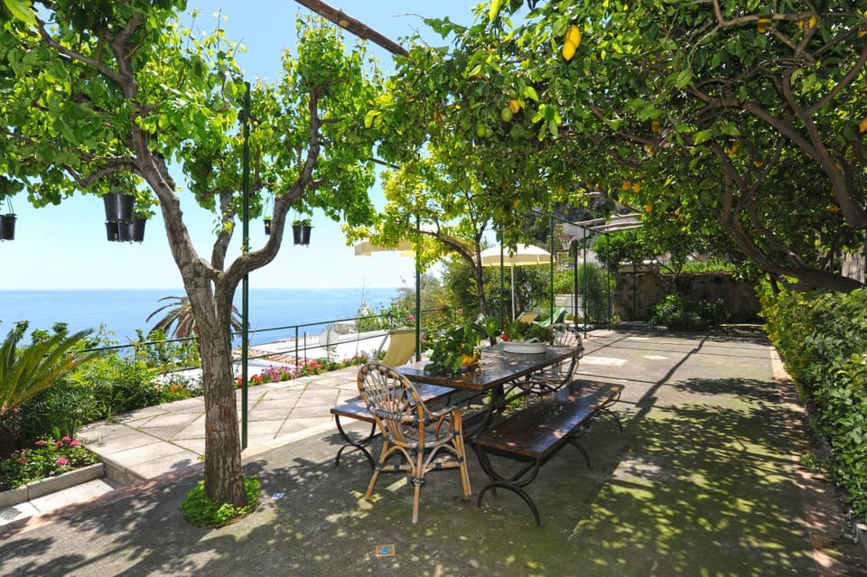 Sorrento Holidays - Casa Fornetto e Casa Forno Apartment in Positano