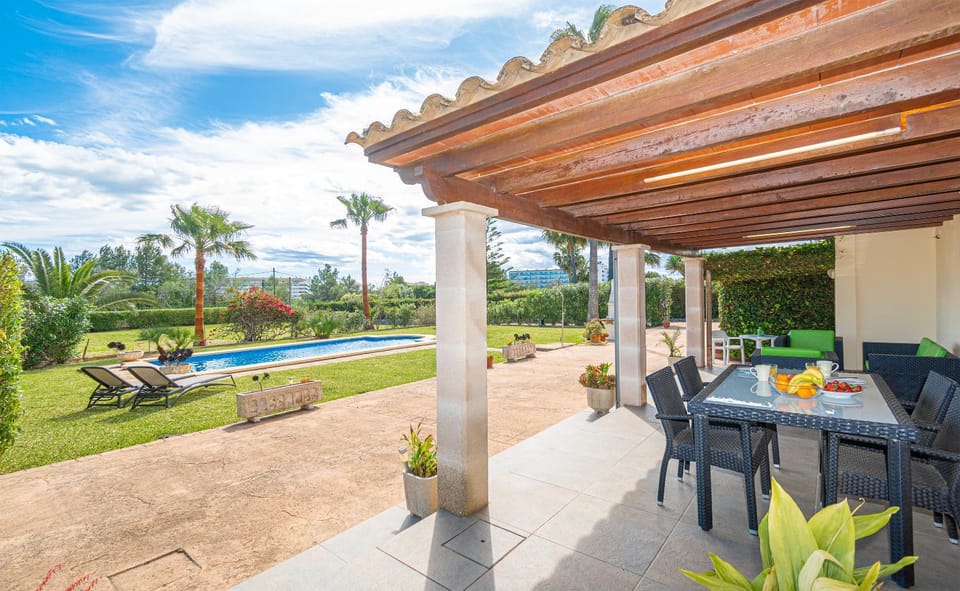 Property building, Swimming pool, Breakfast