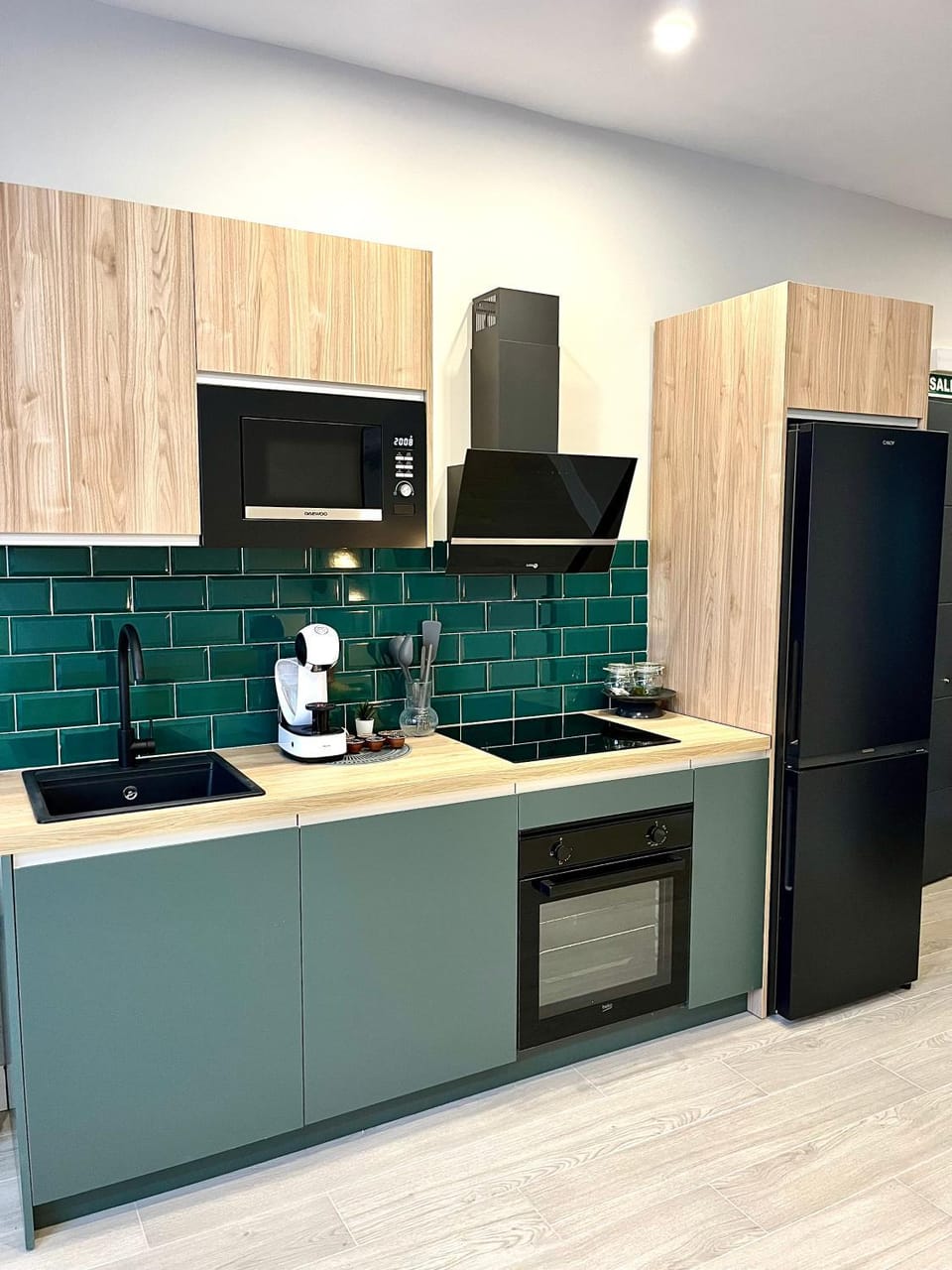 Kitchen or kitchenette, oven, pet friendly, stove