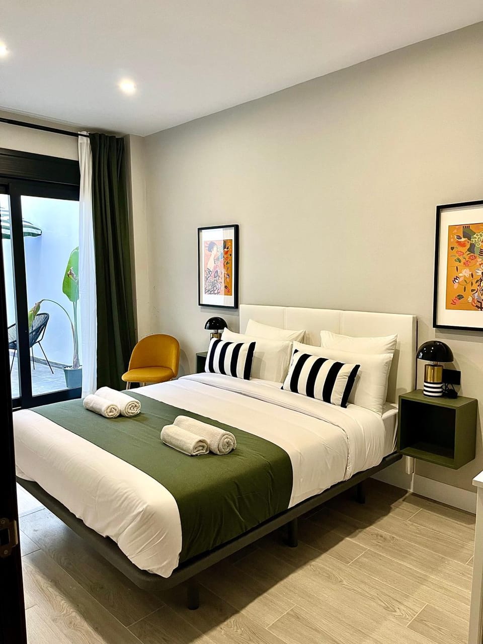 Bed, Photo of the whole room, Bedroom