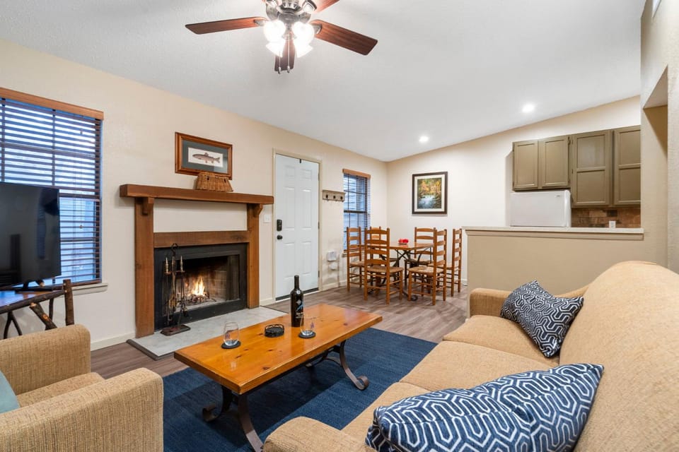 Ozark Ridge 19 House in Table Rock Lake