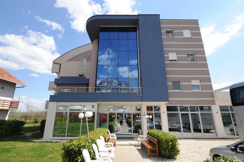 Property building, Facade/entrance, Lobby or reception