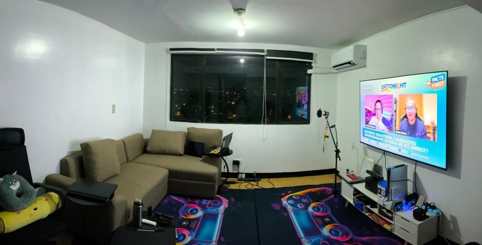 Communal lounge/ TV room, TV and multimedia, Living room, Seating area, Evening entertainment