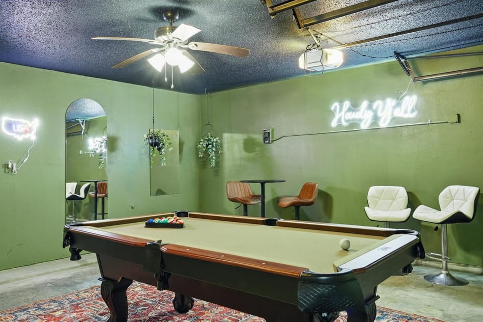 4BD Tropical Pool Oasis with a Game Room House in Flower Mound