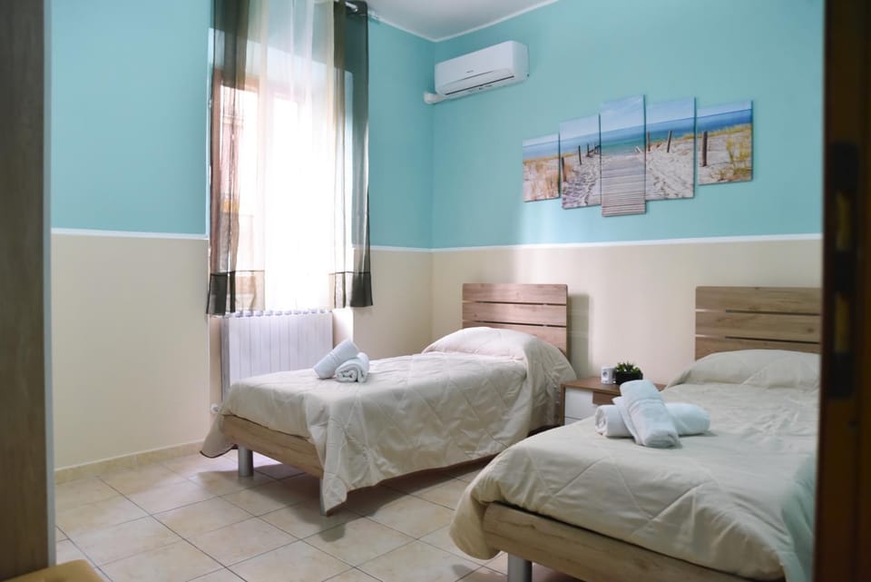 Bedroom, air conditioner