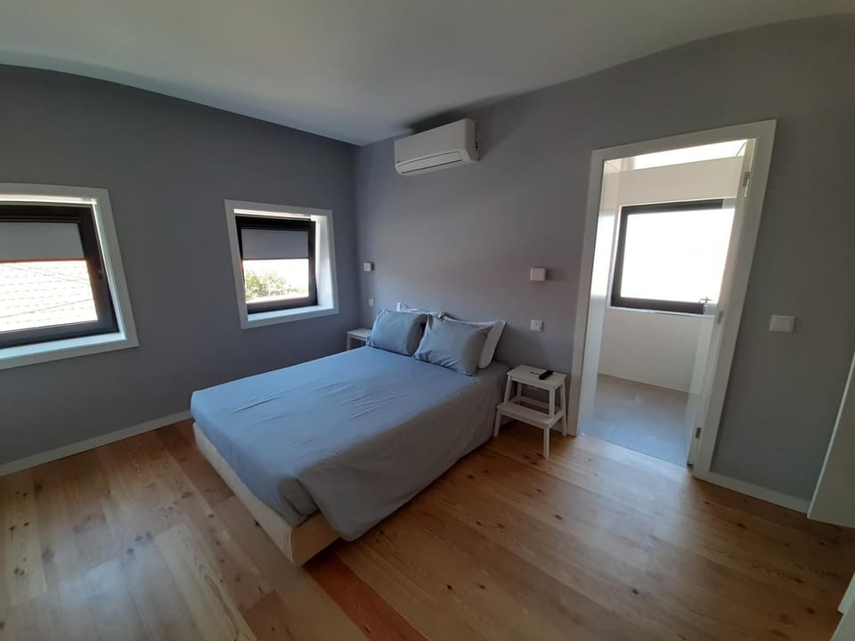 Bed, Bedroom, air conditioner