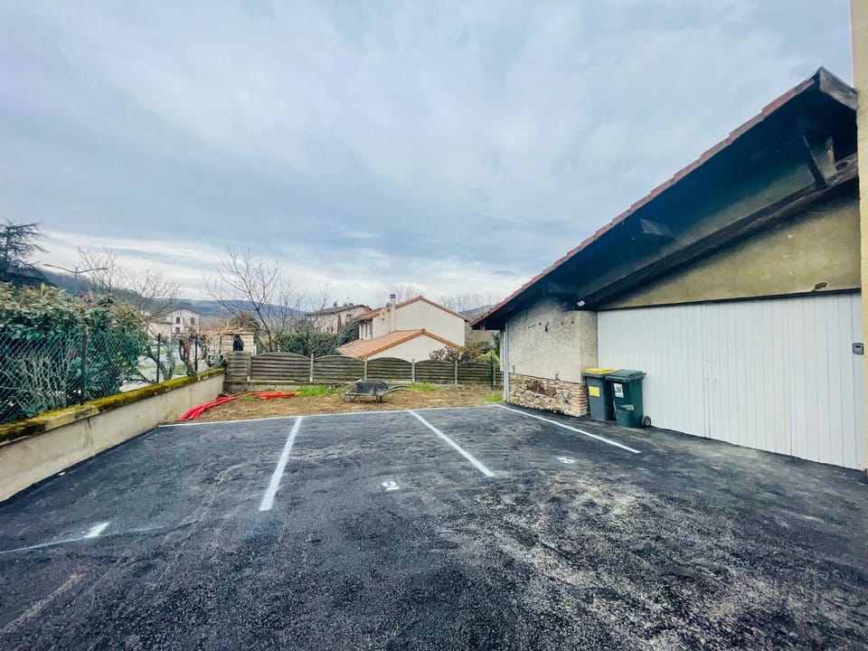 Éclat St Romain n1, 6 pers, moderne, wifi, parking, proche vienne Apartment in Auvergne-Rhône-Alpes