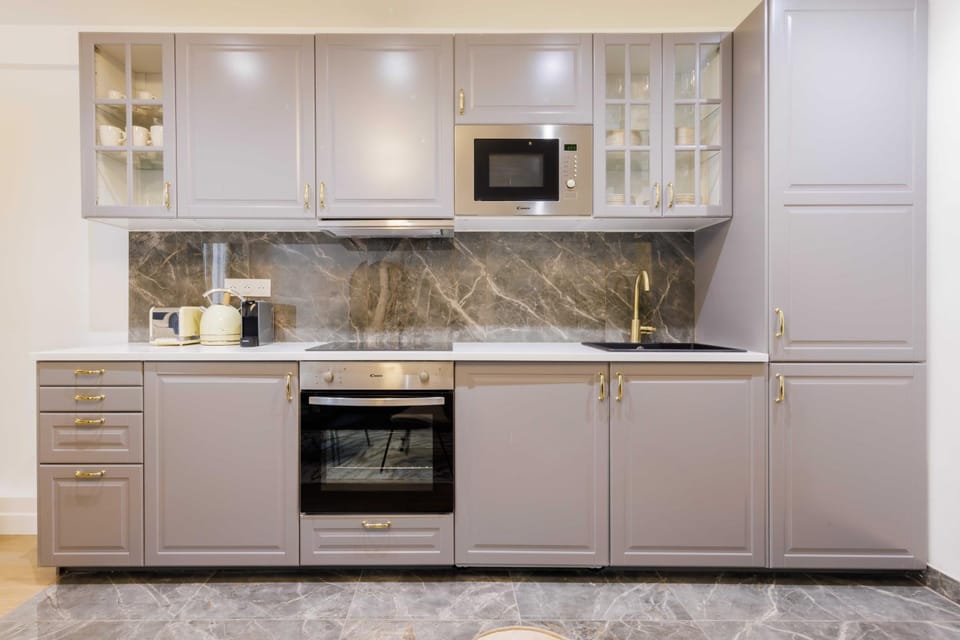 Apartment 3 Min from Haussmann, Sleeps 6 , 2BDR Apartment in Paris