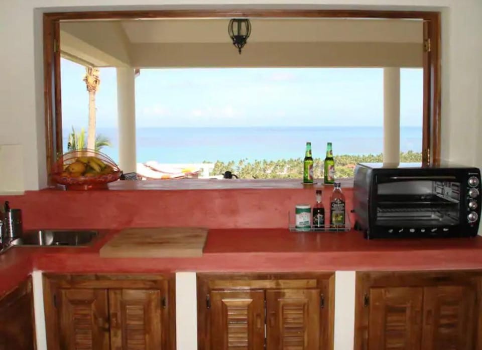 Kitchen or kitchenette, Sea view