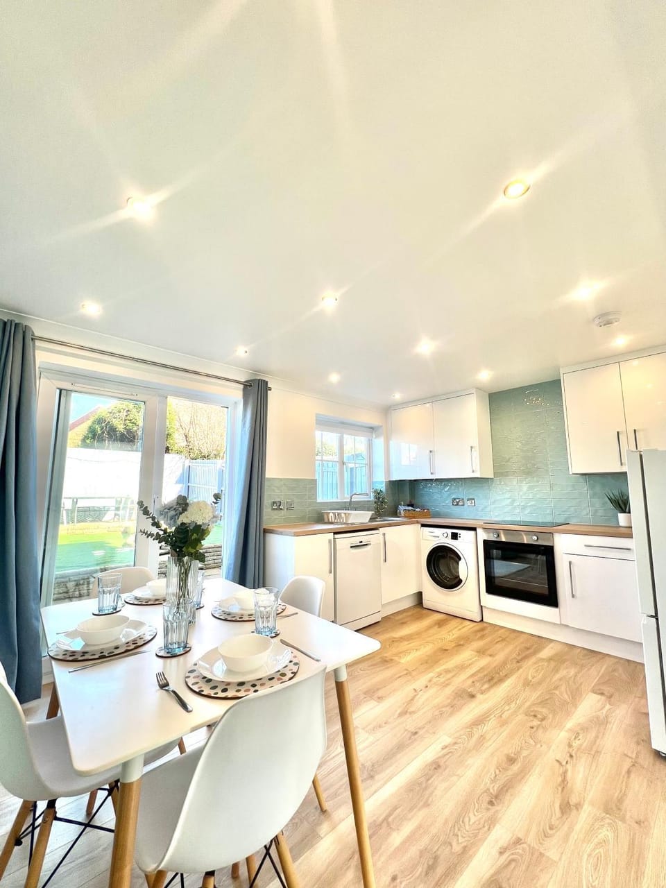 Kitchen or kitchenette, Dining area, dishwasher, minibar, oven, pet friendly, stove, toaster, washing machine