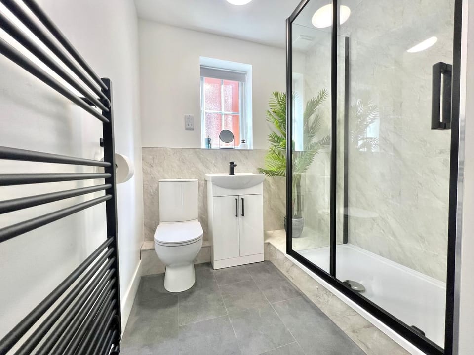 Shower, Toilet, Bathroom