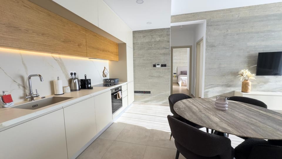 Malberry Park 303 - Modern 2bedroom Apt with Shared Heated Pool, Sauna, Gym, Jacuzzi Apartment in Paphos
