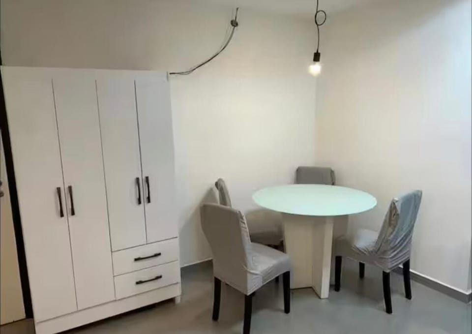 Apartamento com dois quartos, Savassi, cozinha, vaga, ao lado do Life center Apartment in Belo Horizonte