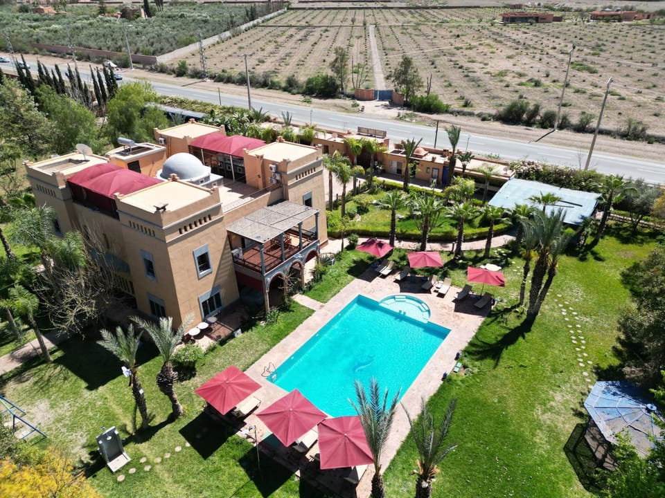 Natural landscape, Bird's eye view, Garden, Garden view, Pool view, Swimming pool, sunbed