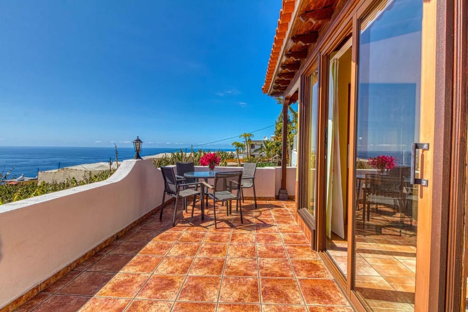 Property building, Natural landscape, View (from property/room), Balcony/Terrace, Dining area, Sea view