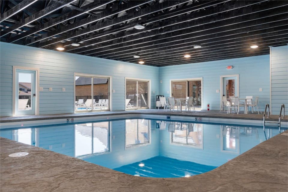 New Log Cabin, Free Local Attraction Tickets Daily, Ozark Views, Cmty Amenities! Cabin in Branson
