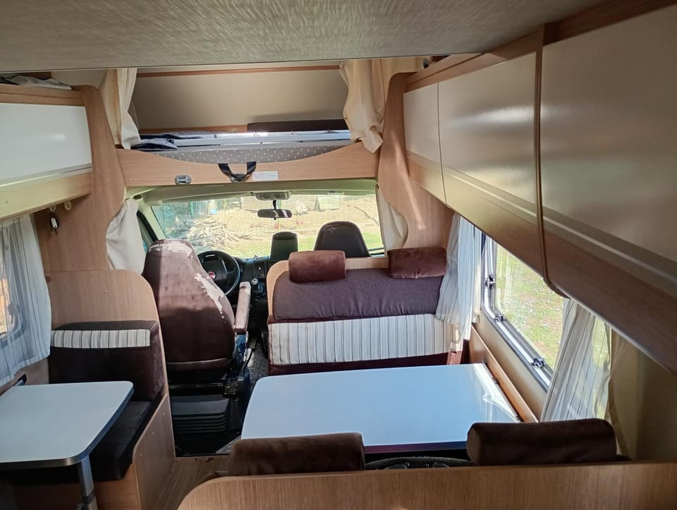 Camping car au bord de l eau Campground/ 
RV Resort in Nouvelle-Aquitaine