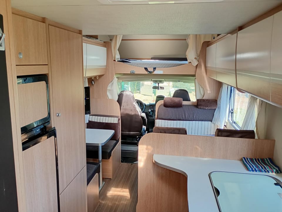 Camping car au bord de l eau Campground/ 
RV Resort in Nouvelle-Aquitaine