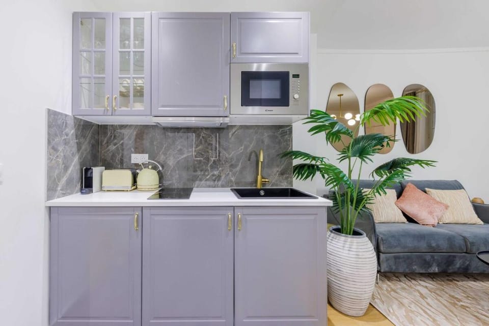 Stylish Apartment 3 Min from Haussmann, Sleeps4 Apartment in Paris