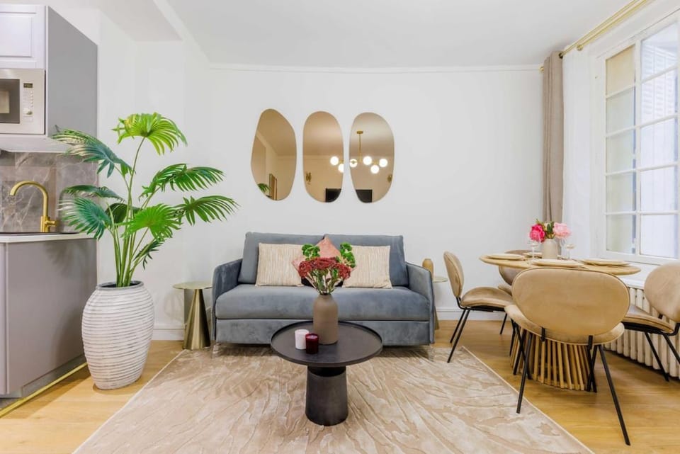 Stylish Apartment 3 Min from Haussmann, Sleeps4 Apartment in Paris