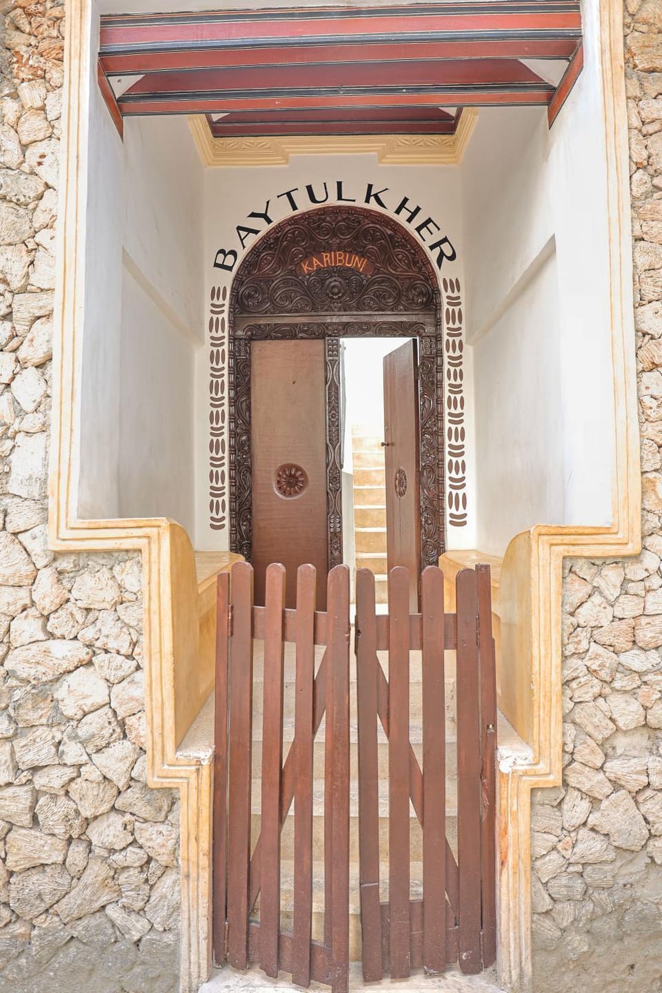 Facade/entrance