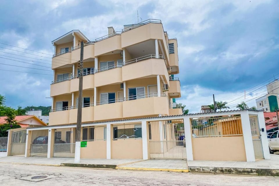 Amplo apto há 150 metros do mar - 0406 Apartment in Florianopolis