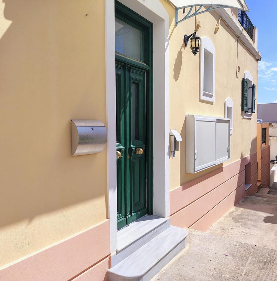 HopperStay Syros Apartment in Decentralized Administration of the Aegean