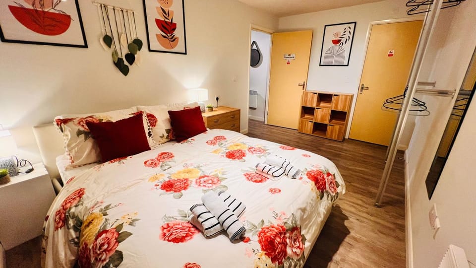 Bed, Photo of the whole room, Bedroom, wardrobe
