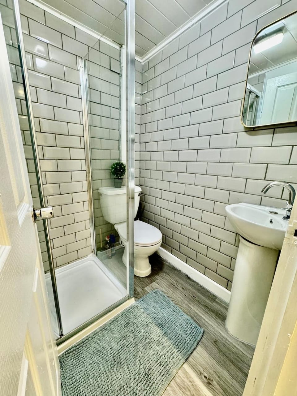 Tower Bridge Bermondsey Studio Apartment in London Borough of Southwark
