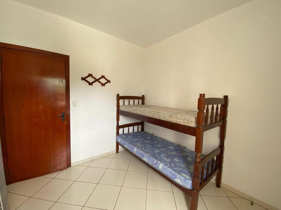 Apartamento amplo há 150 metros do mar - 0409 Apartment in Florianopolis