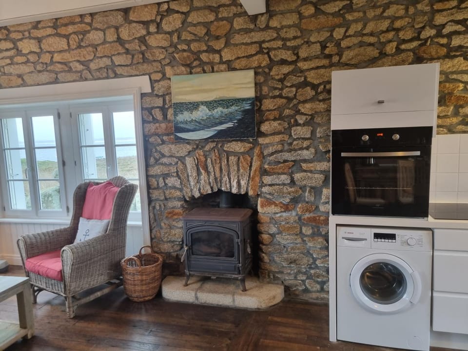 Sea view, fireplace, washing machine